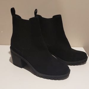 Heeled Chelsea Boots
